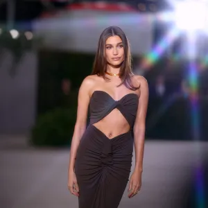 Hailey Bieber Kosas powder