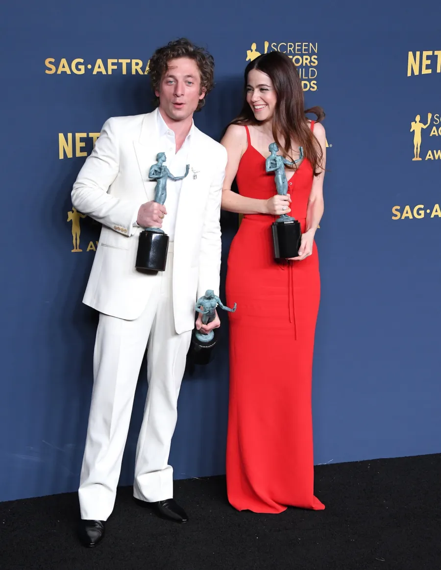 Jeremy Allen White’s Dating History Includes Rosalia, Molly Gordon and More