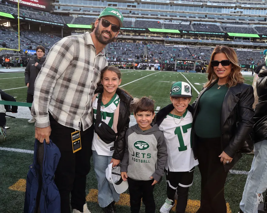 Jessie James Decker, Eric Decker and kids