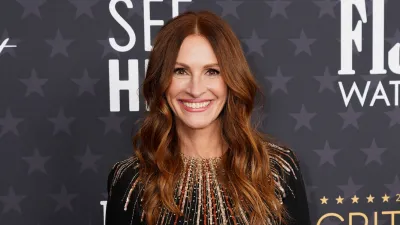 Julia Roberts Shares Throwback Photo With 19 Year Old Twins