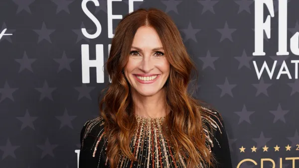 Julia Roberts Shares Throwback Photo With 19 Year Old Twins