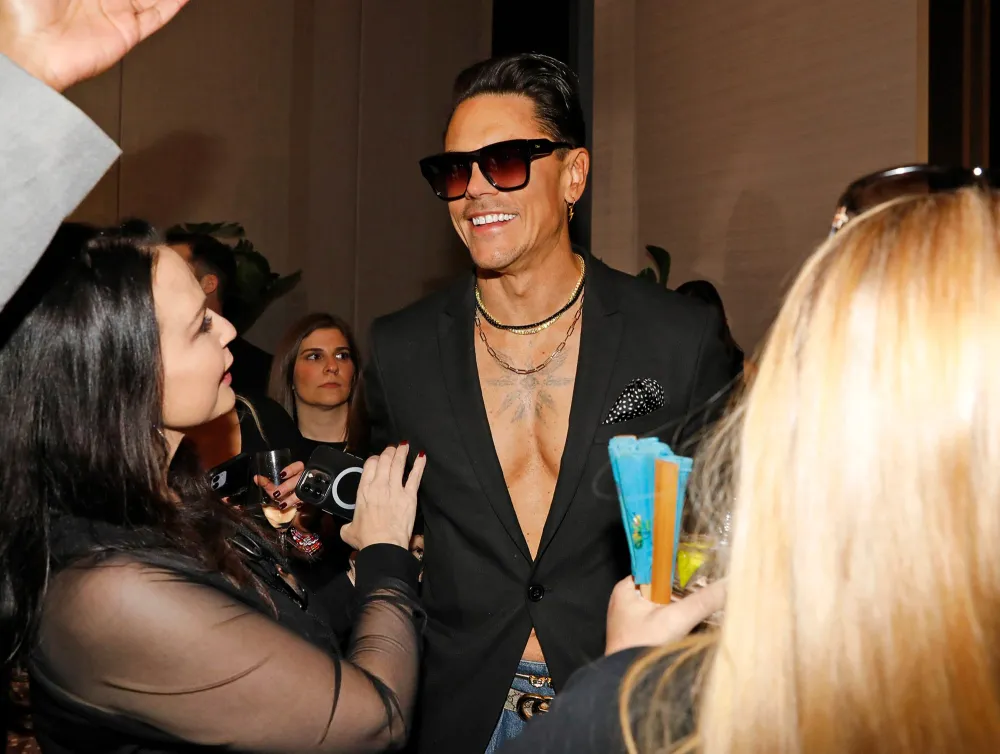 Katie Maloney Calls Tom Sandoval a Couch After Crowd Boos Him Vanderpump Rules BravoCon Revelations 151