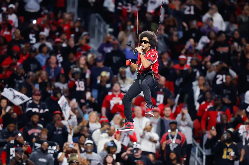 Ludacris Puts the &lsquo;Rap&rsquo; in Rappelling While Being Lowered From the Georgia Dome During NLF Game