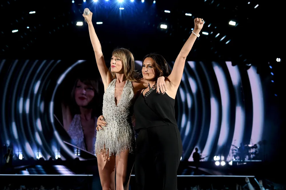 Mariska Hargitay Returns the Favor and Names Her Cat After a Taylor Swift Song 731