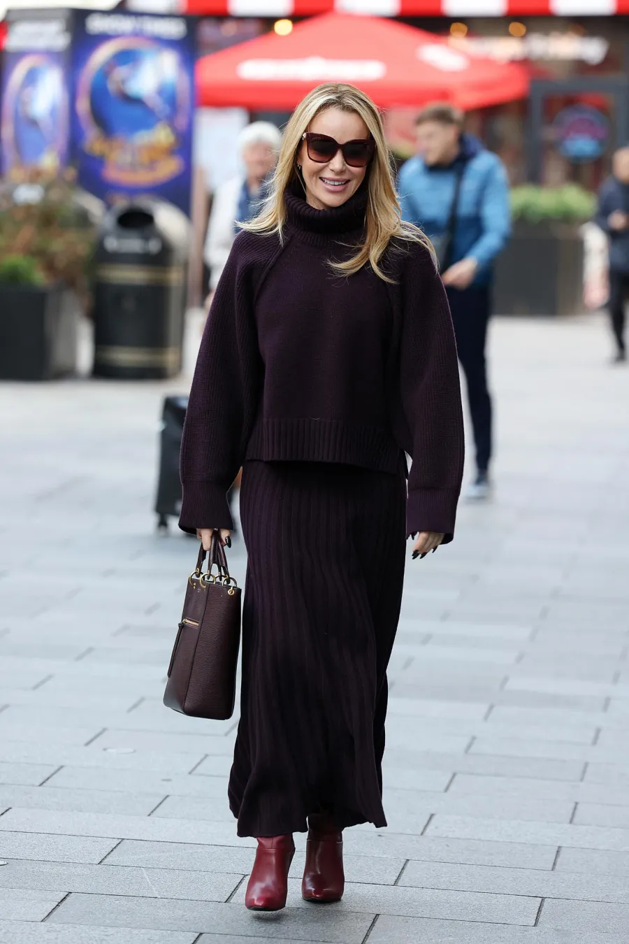 Monochrome Outfit Gallery 407