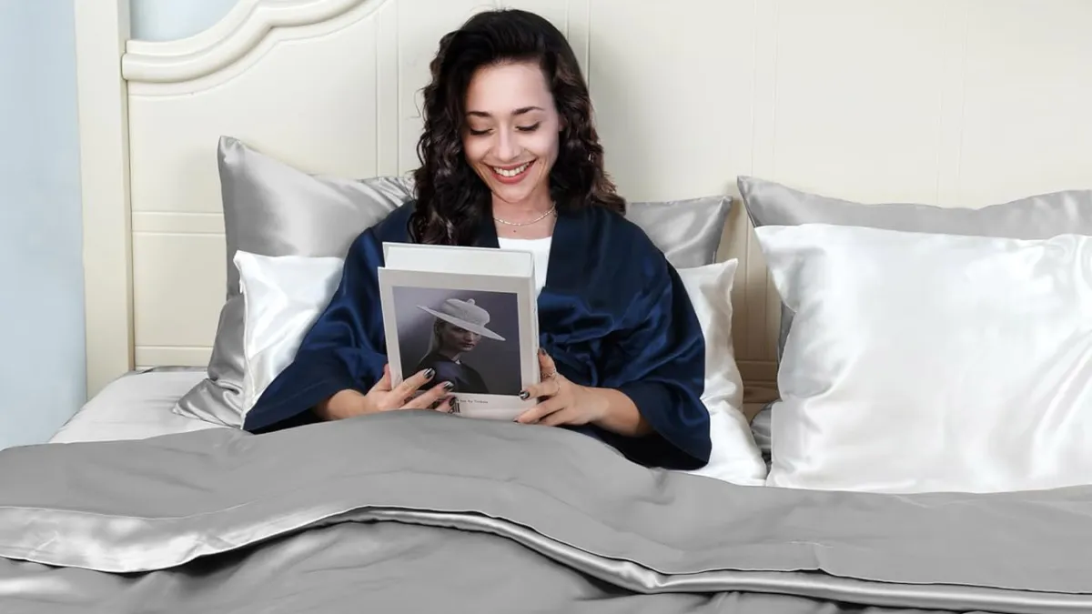 Mulberry silk pillowcase