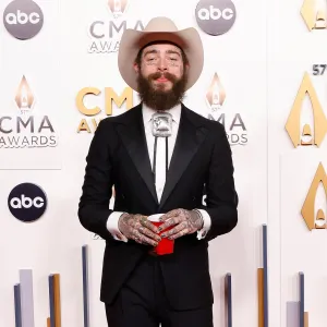 Post Malone Has Impromptu Performance at New Zealand Bar