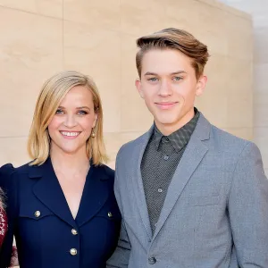Reese Witherspoon s Son Deacon Phillippe Shows Off His Unreal New York City Apartment 101
