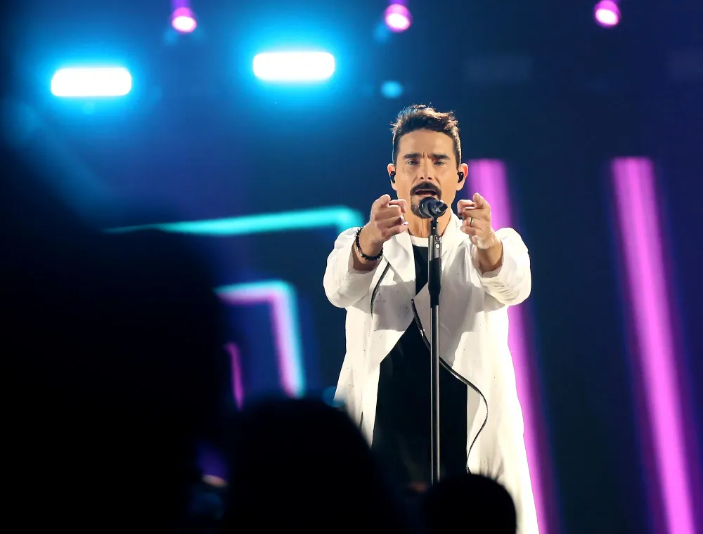 Robin Thicke Thinks a Backstreet Boy Is Under the S&rsquo;more Costume on &lsquo;The Masked Singer&rsquo;