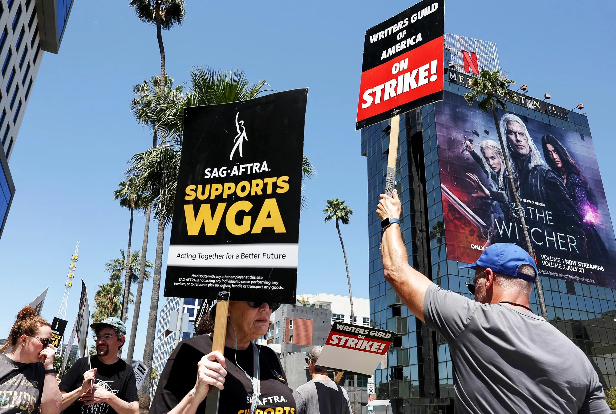 SAG-AFTRA Reaches Tentative Deal With AMPTP Strike Officially Ends After Nearly 4 Months 424