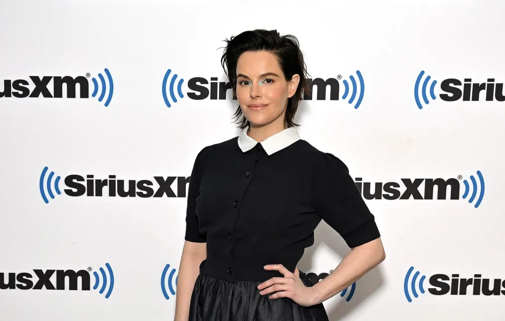 Schitt s Creek s Emily Hampshire Apologizes for Johnny Depp and Amber Heard Hallowen Costume 783