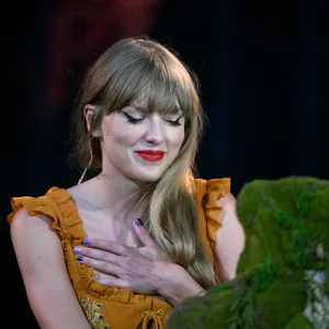 Taylor Swift Reacts to Extraordinary 6 Grammy Nominations