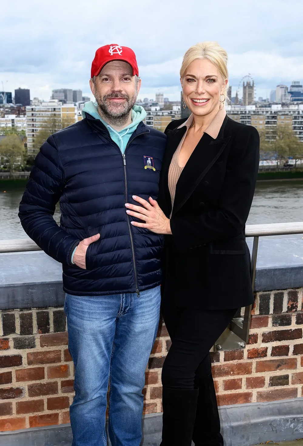 Ted Lasso s Jason Sudeikis and Hannah Waddingham Channel Bradley Cooper and Lady Gaga on Shallow Duet 028