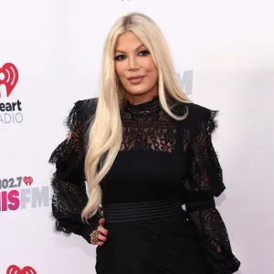 Tori Spelling Spotted Kissing Mystery Man