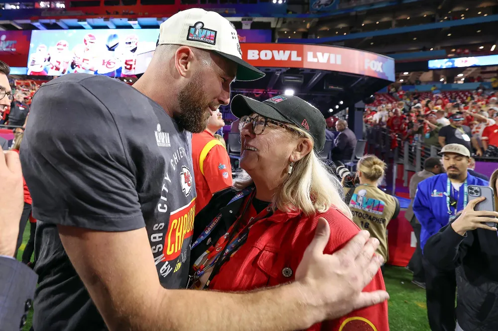 Travis Kelce&rsquo;s Mom Donna Kelce Is Cheered on Plane as She Flies to Chiefs Game in Germany