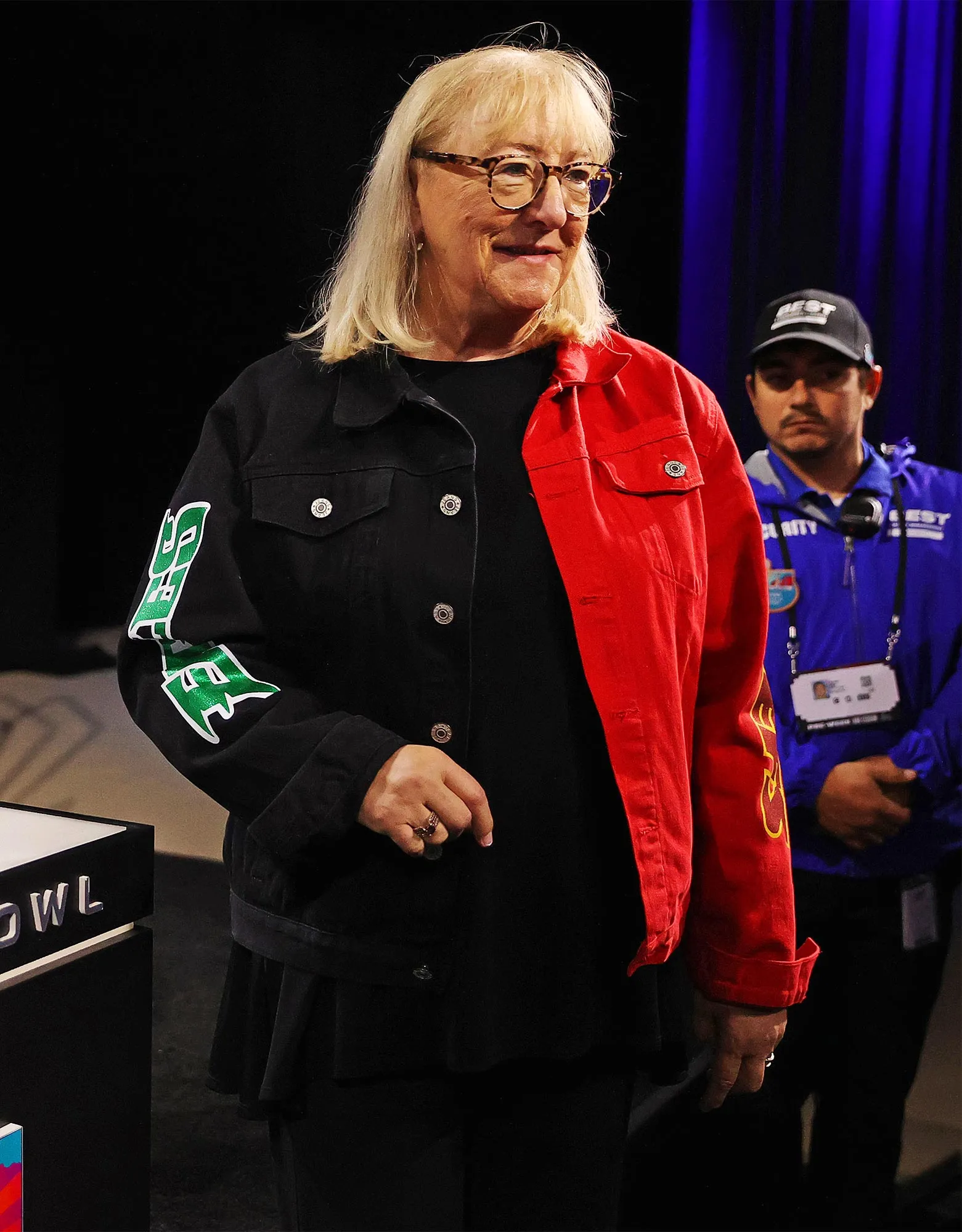 Travis and Jason Kelce s Mom Donna Kelce Says Her Craziest Fan Encounter Includes a Bathroom Selfie 100