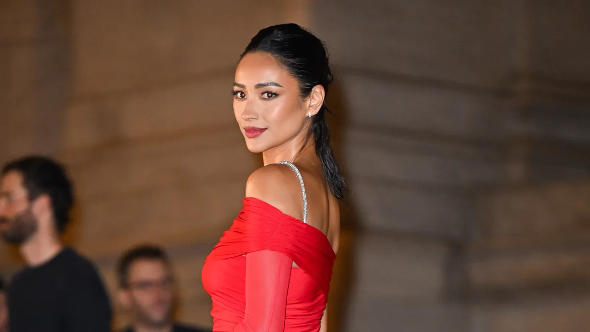 shay-mitchell-octobuddy