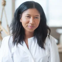 robyn merrett bio photo