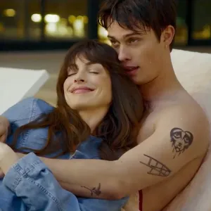 Anne Hathaway Appears in Steamy 1st Look of Harry Styles-Inspired Movie The Idea of You