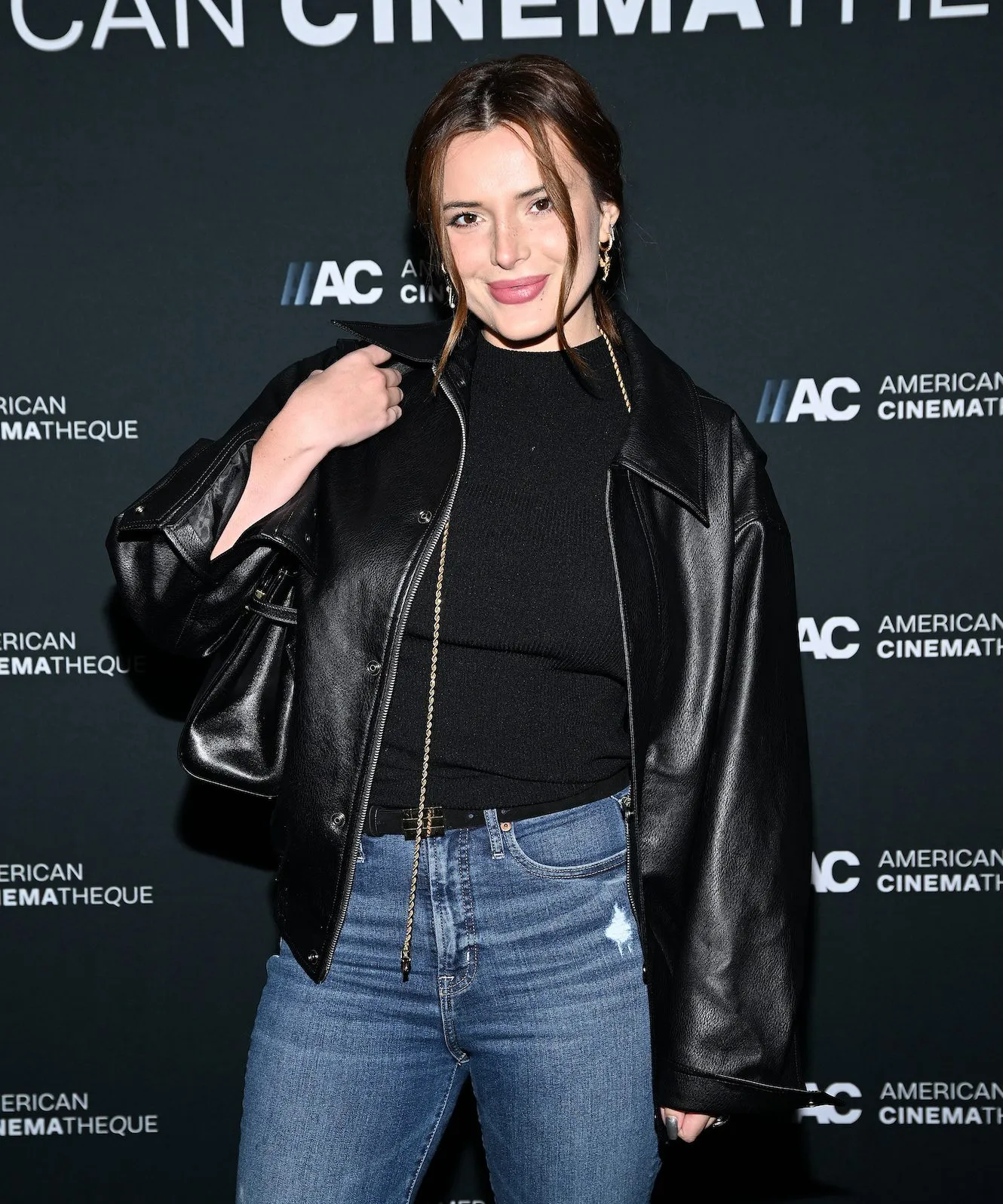 Bella Thorne Can t Say Anything About White Lotus Rumors But She Loves Creator Mike White