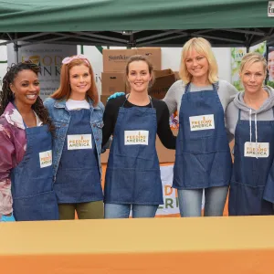 Celebrities Donating Their Time at Food Banks