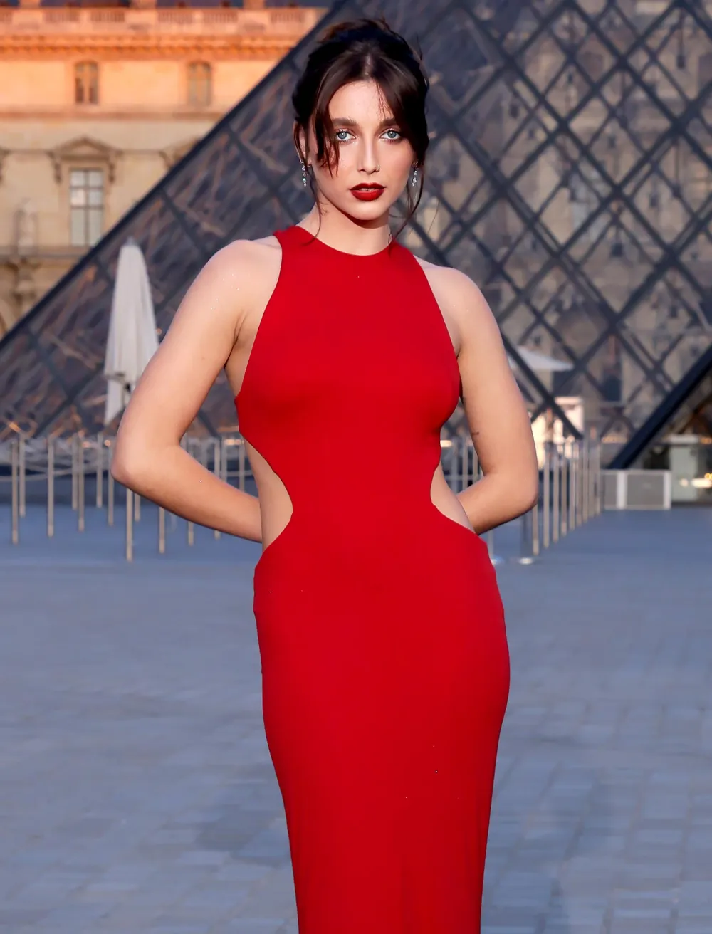 Emma Chamberlain on Her &lsquo;Experimental&rsquo; Style, Holiday Shopping and More: I&rsquo;m &lsquo;Growing Into Myself&rsquo;