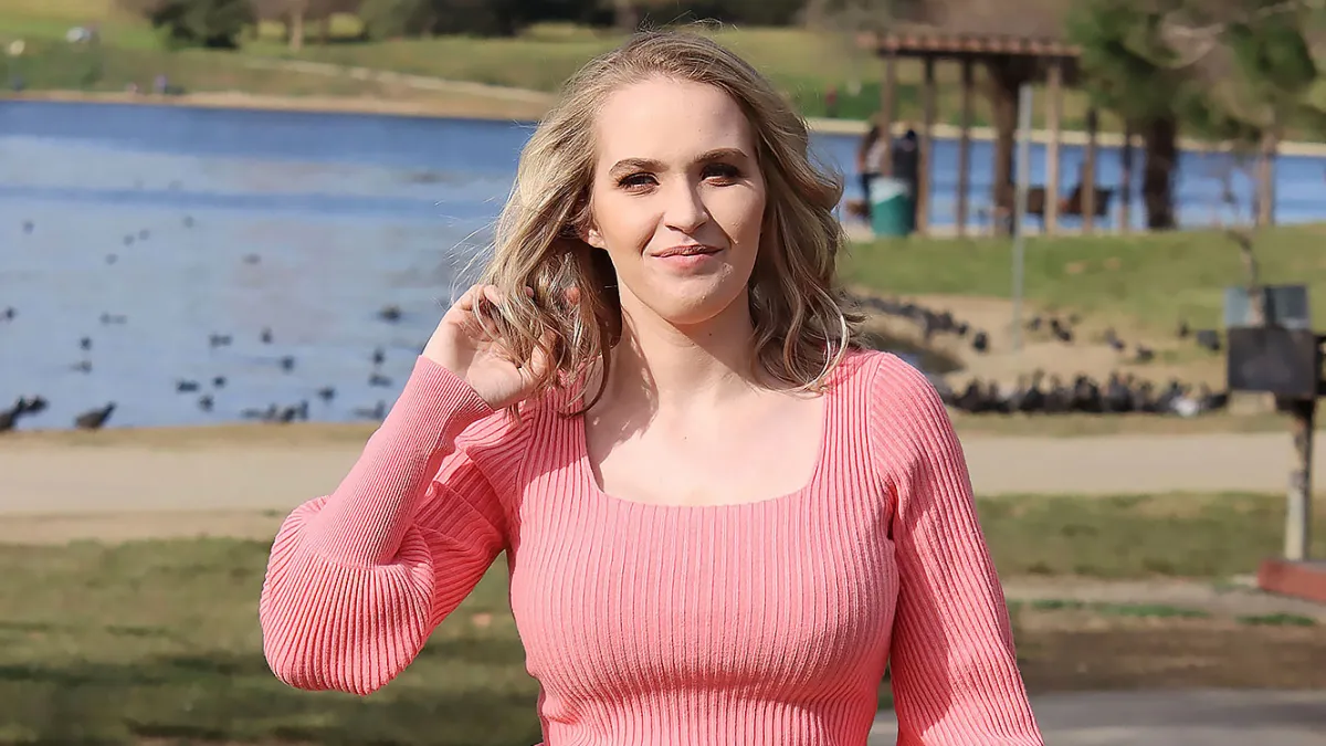 Feature Anna Cardwell Loved Ones Honor Her at Funeral Days After Death