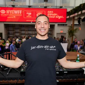 Jeff Mauro Shares His 3 Top Tips for Hosting During the Holidays Do Not Neglect the Playlist 564