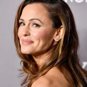Jennifer-Garner-Gives-Herself-‘Grace-When-It-Comes-to-Parenting-Three-Children1