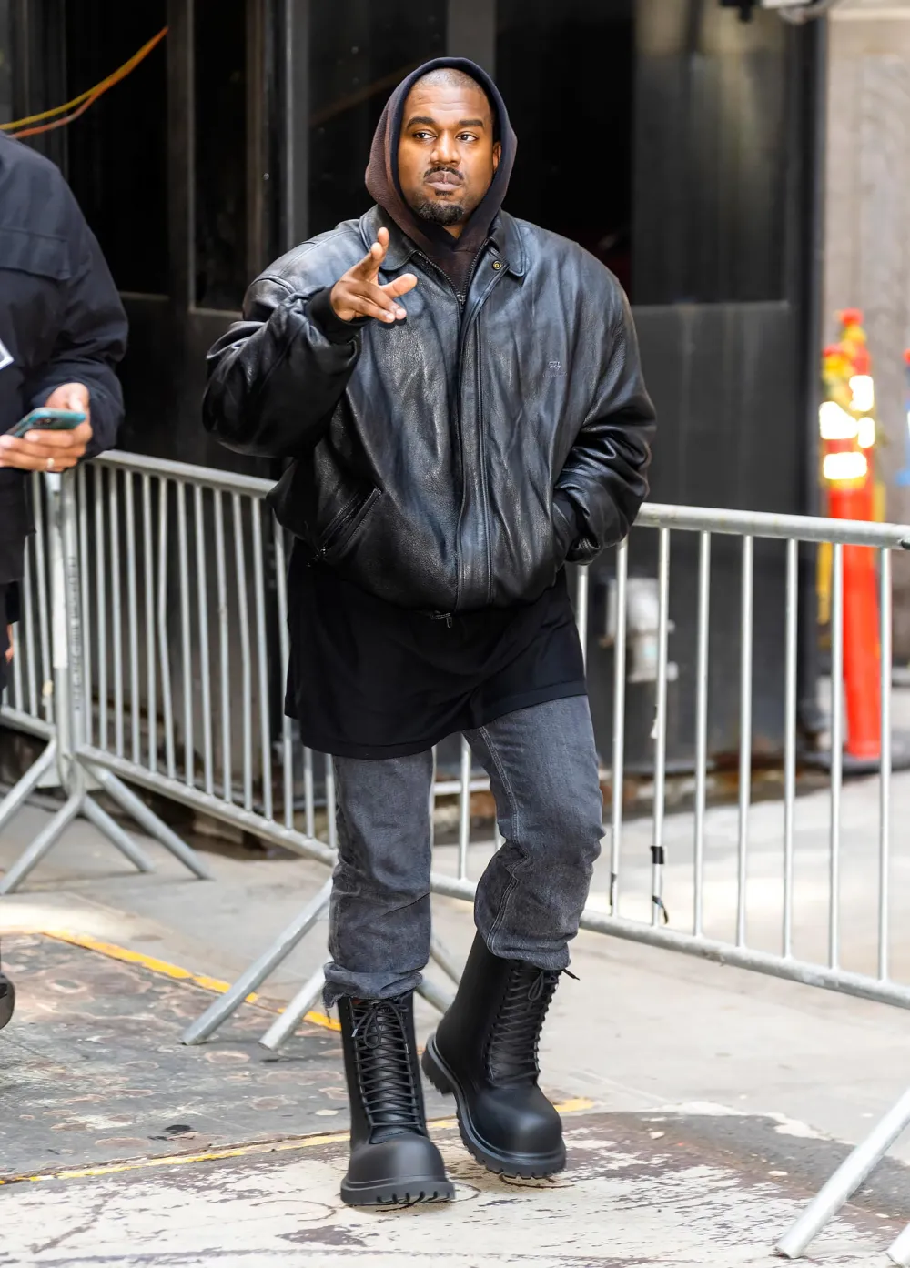 Kanye West &lsquo;Sincerely Apologizes&rsquo; For His Antisemitic Comments in New Note Written In Hebrew