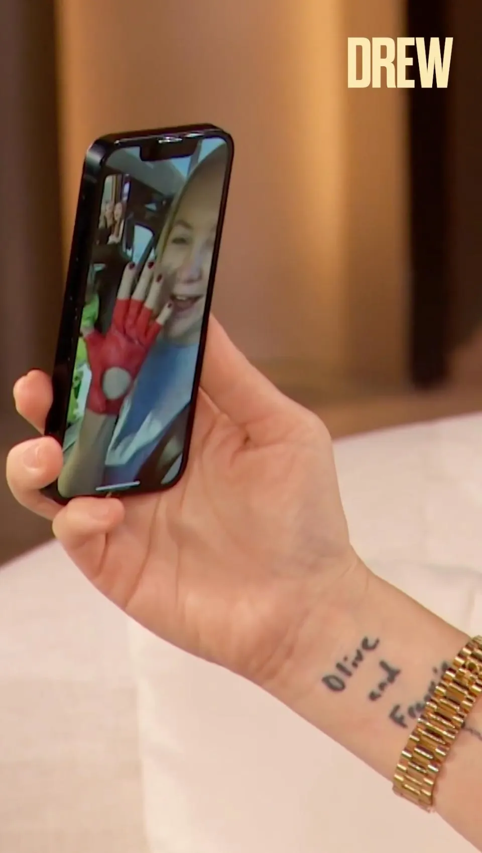 Kate Hudson Shows Off Bright Red Driving Gloves to Prevent &lsquo;Sunspots&rsquo; on the &lsquo;Drew Barrymore Show&rsquo;