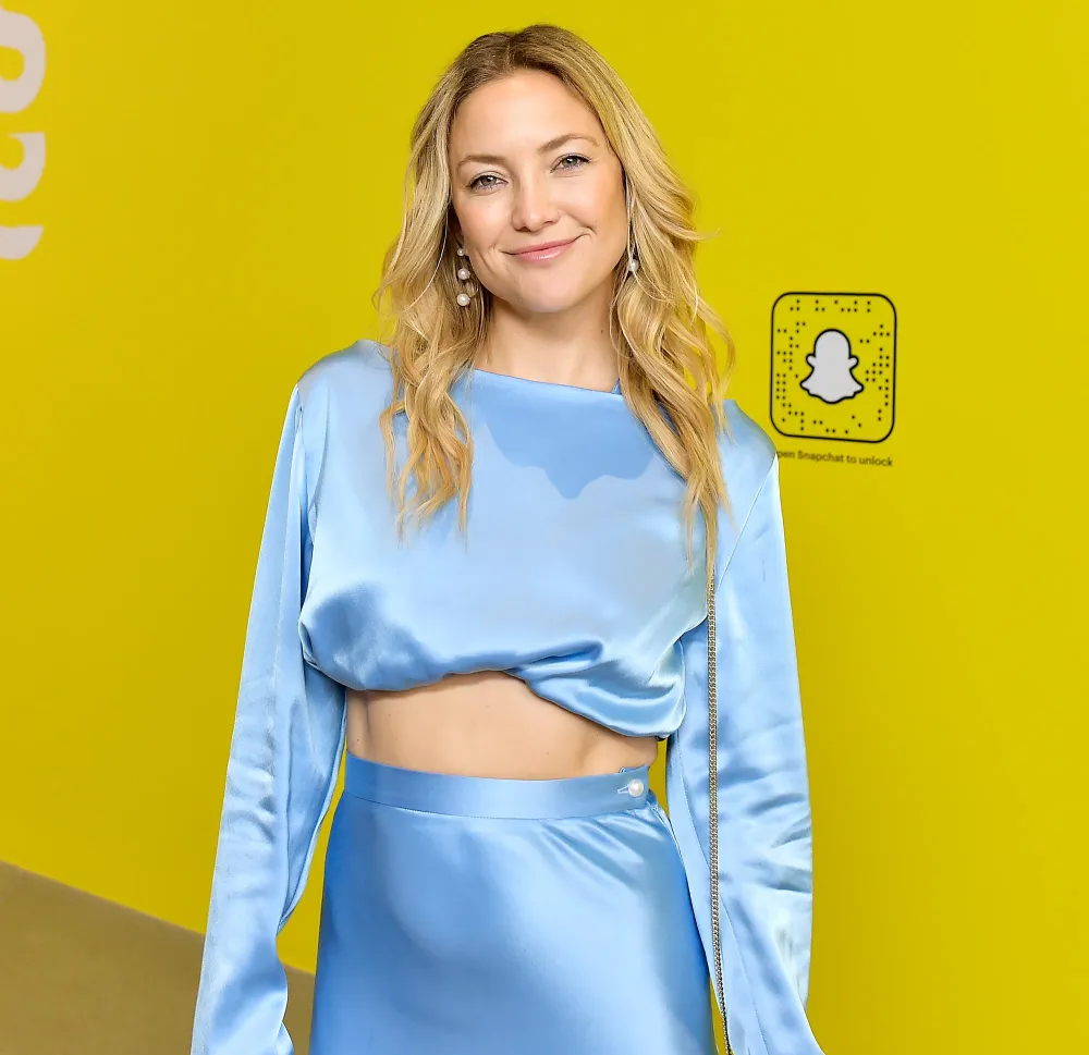 Kate Hudson Shows Off Bright Red Driving Gloves