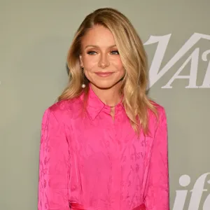 Kelly Ripa Was Told She Should Be Smaller 9 Days After Son Birth