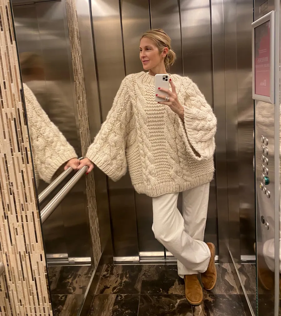 Kelly Rutherford’s Best Mirror Selfies