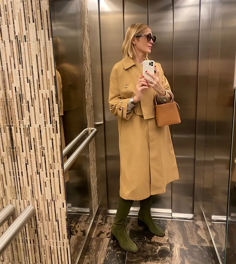 Kelly Rutherford’s Best Mirror Selfies
