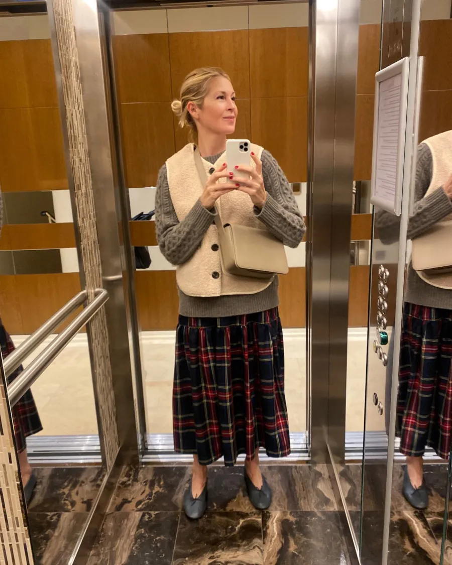 Kelly Rutherford’s Best Mirror Selfies