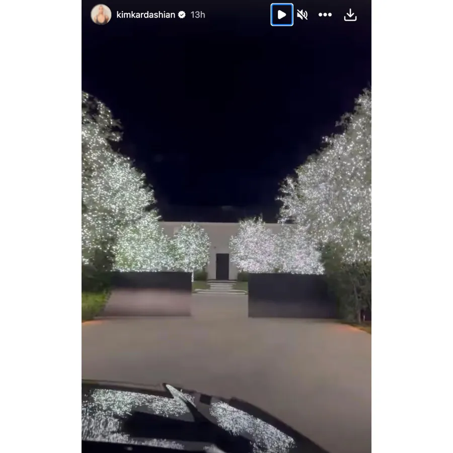 Kim Kardashian Driveway Kardashian-Jenner 2023 Christmas Decor