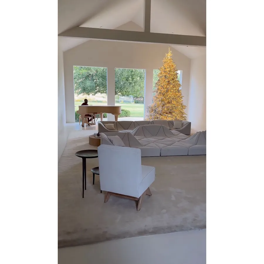Kim Kardashian Kardashian-Jenner 2023 Christmas Decor 2