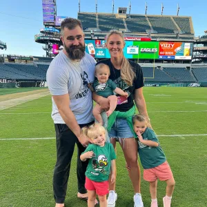 Kylie Kelce Says Her Daughters Recognize Uncle Travis Kelce s Red Team During Football Games 258