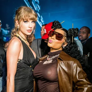 Nicki Minaj Says She Would Record with Taylor Swift