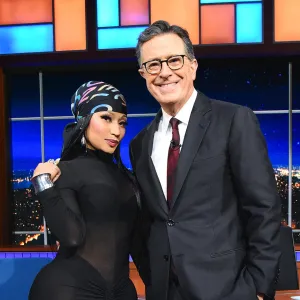 Nicki Minaj Teaches Stephen Colbert How to Properly Apply Perfume 522