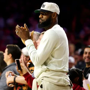 Promo LeBron James Got Emotional Watching Son Bronny James USC Basketball Debut