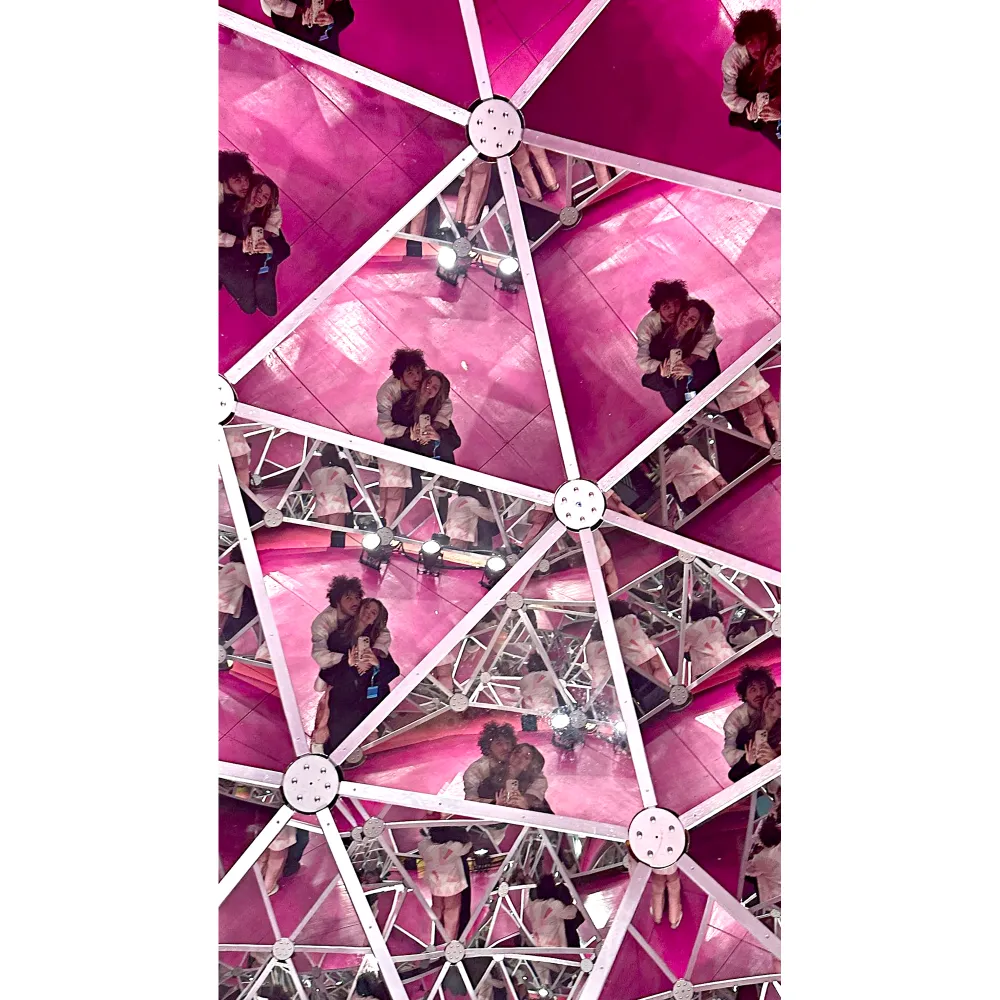 Selena Gomez Packs on PDA With Boyfriend Benny Blanco During Artsy Date Night