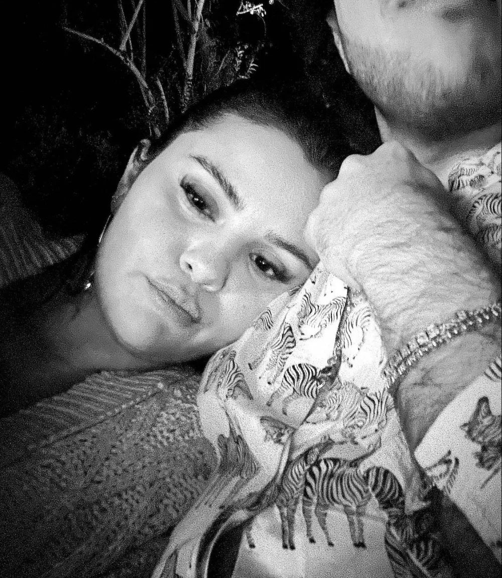 Selena Gomez Seemingly Confirms She s Dating Benny Blanco