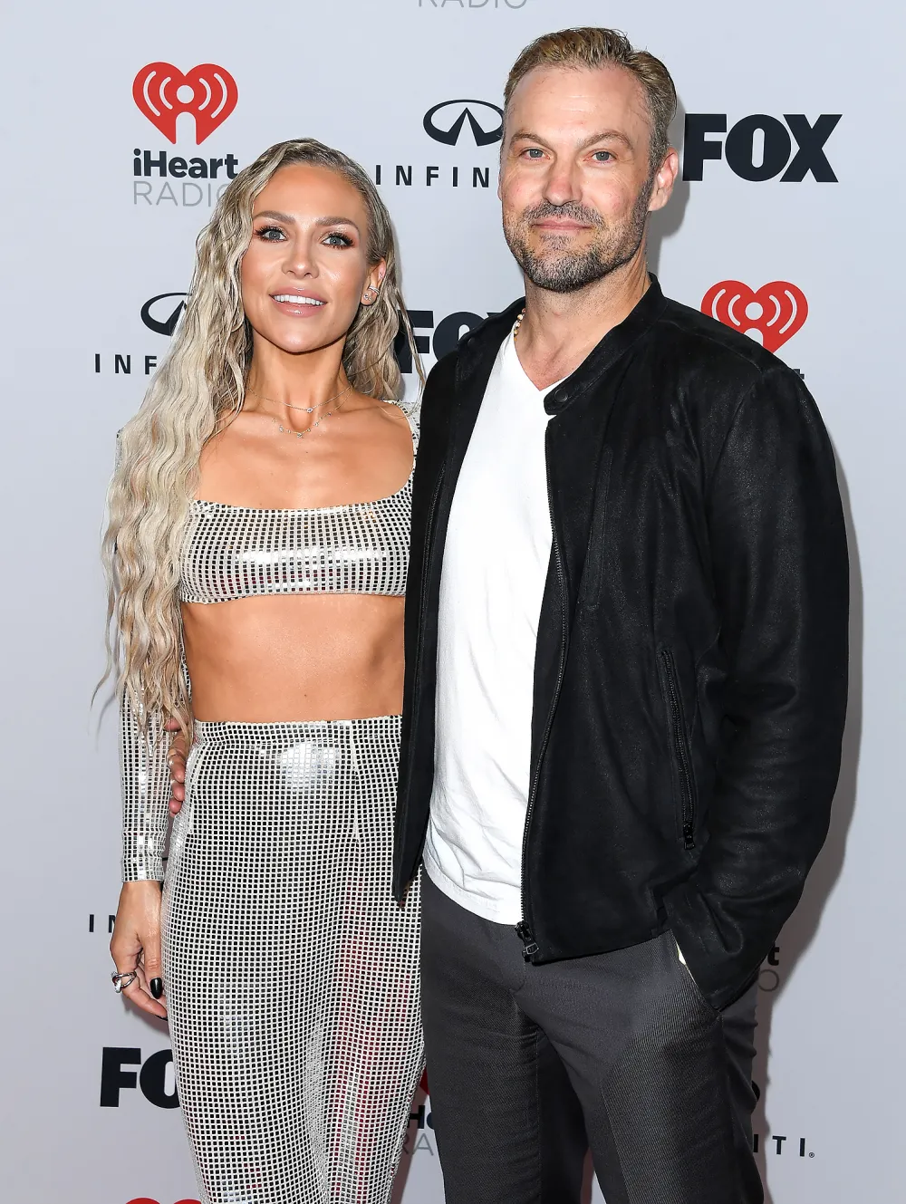 Sharna Burgess Jokes She Can't Get 1 'Damn Usable&rsquo; Photo in Shoot With Brian Austin Green and 5 Kids