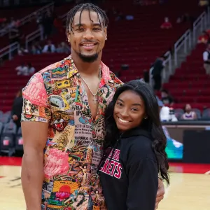 Simone Biles and Jonathan Owens attend a game between the Houston Rockets and the Los Angeles Lakers