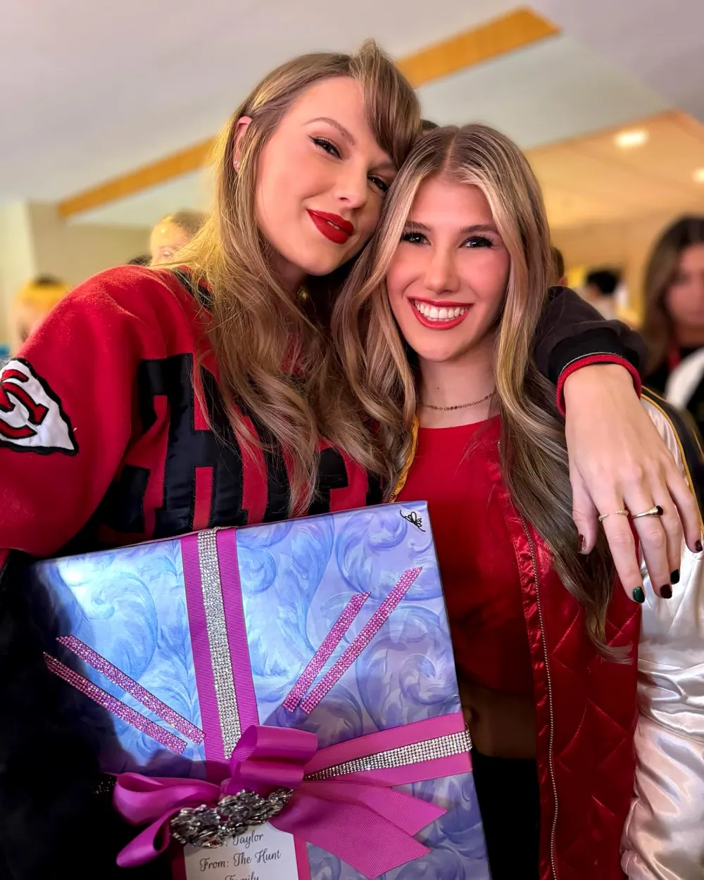 Taylor Swift Receives Birthday Present from Kansas City Chiefs&rsquo; Owners