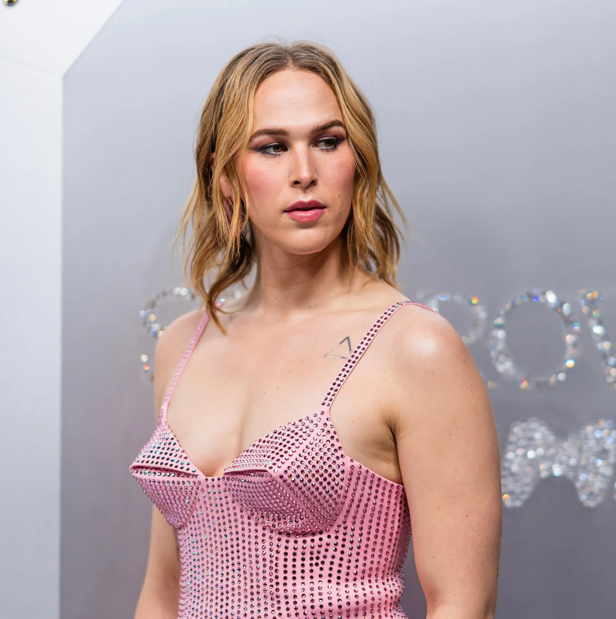 Tommy Dorfman Accuses Delta Staffer of Misgendering Her