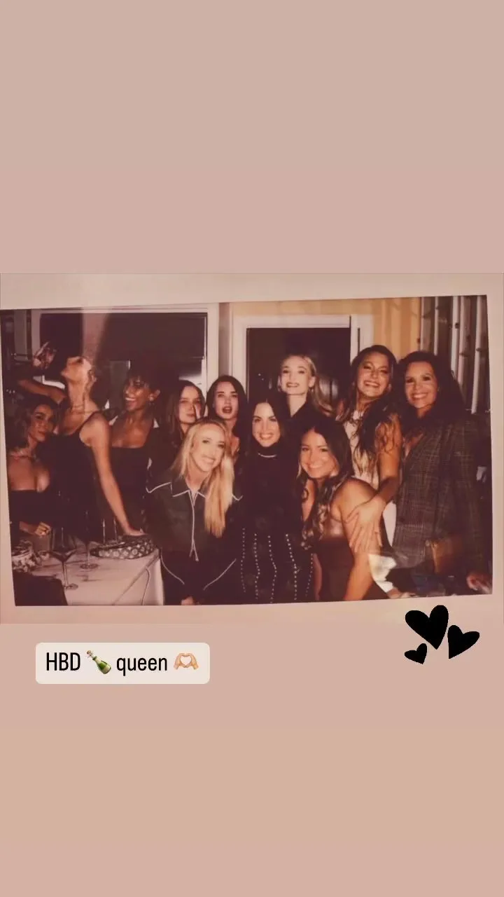 Travis Kelce s Manager s Wife Amanda Santa Wishes Queen Taylor Swift a Happy Birthday 173