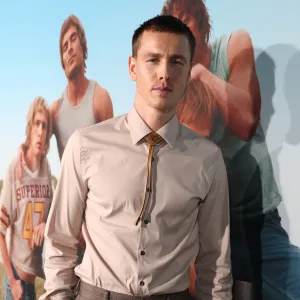 Who is Harris Dickinson 5 Things to Know About Jeremy Allen White and Zac Efron s Costar